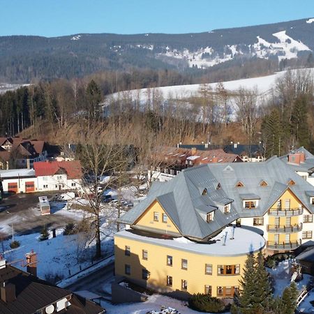Apartmany Rokytka U Sjezdovky โรกีนีซ นัด ยีเซอโร ภายนอก รูปภาพ