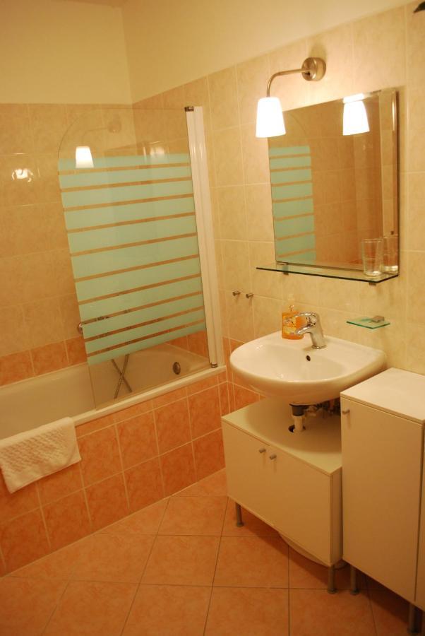 Apartmany Rokytka U Sjezdovky โรกีนีซ นัด ยีเซอโร ภายนอก รูปภาพ